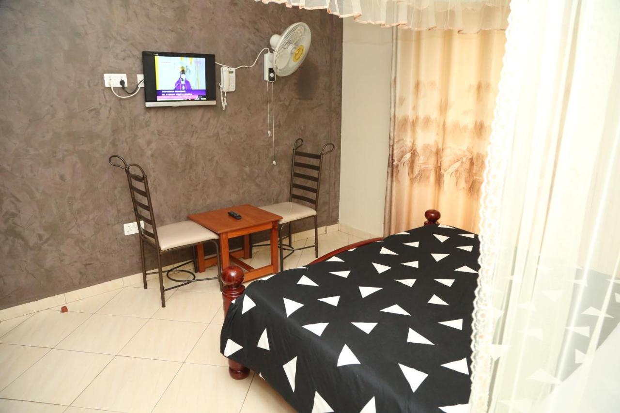 Harts Motel Kampala Extérieur photo