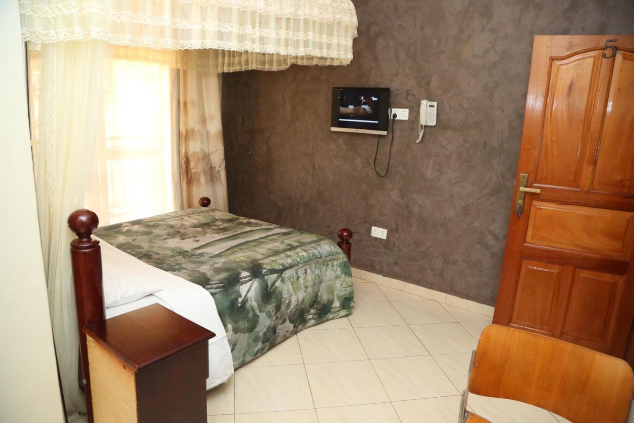 Harts Motel Kampala Extérieur photo