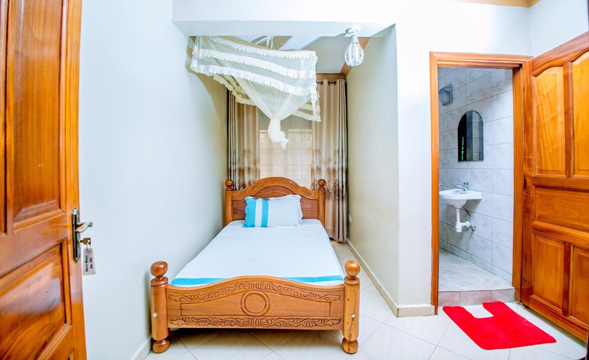 Harts Motel Kampala Extérieur photo